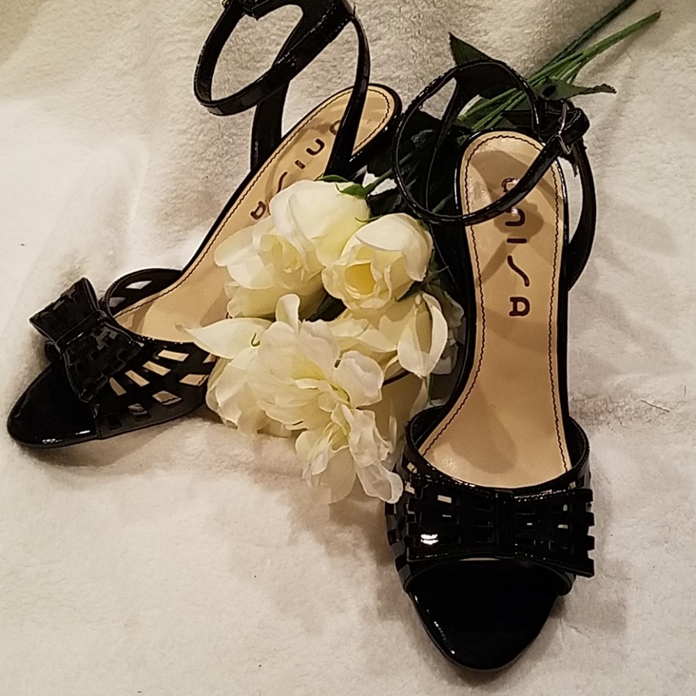 NEW* Black Bow heels